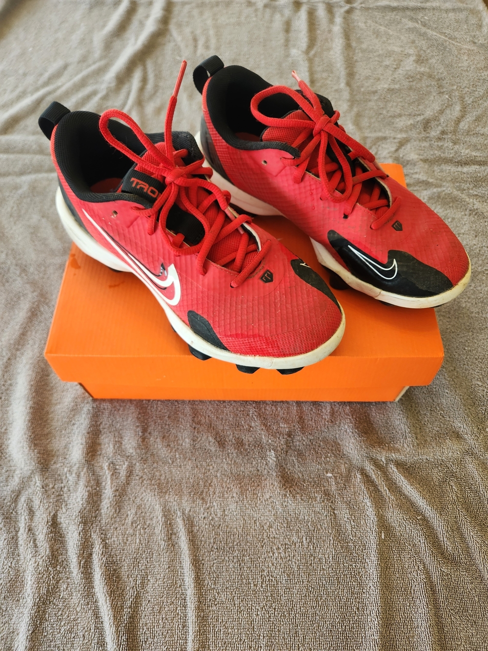 Nike Kids' red and black Nike Force Trout 9 baseball/softball cleats with white.